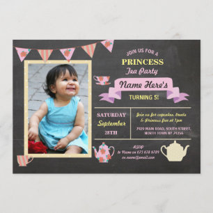 Invitation d'anniversaire de rose de craie de