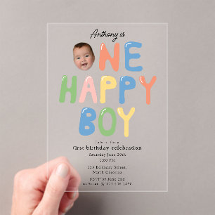 Invitation d'anniversaire d'un garçon heureux 1er 
