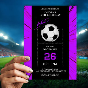 Invitation de anniversaire de football violet élég