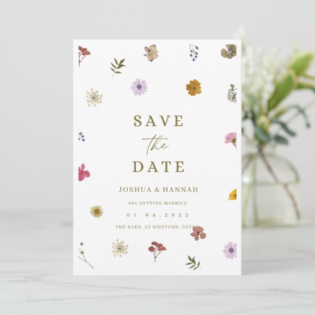 Invitation de date de sauvegarde de fleur pressée  (Debout devant)