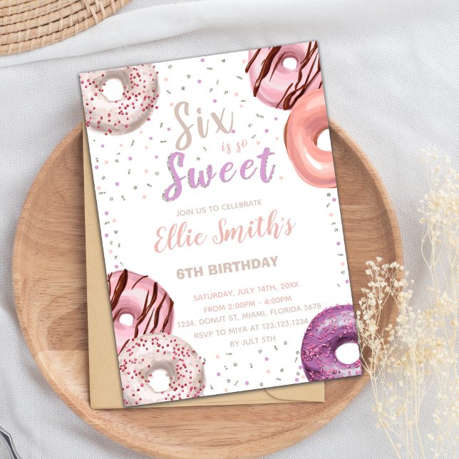 Invitation de fête du 6e anniversaire de Pink (Six Sweet Pink Donut Birthday Invitations)