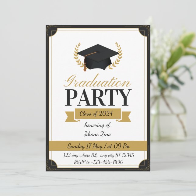 Invitation de graduation personnalisable (Debout devant)
