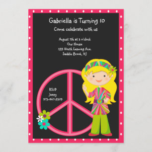 Invitation de la fille hippie aux signes de paix