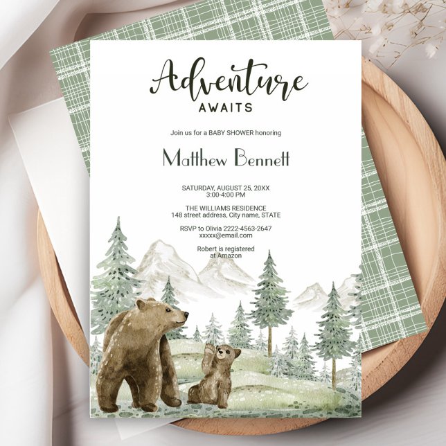 Invitation de la forêt d'aquarelle de la mère et d (Sage green baby shower invitation featuring watercolor forest and bear design)