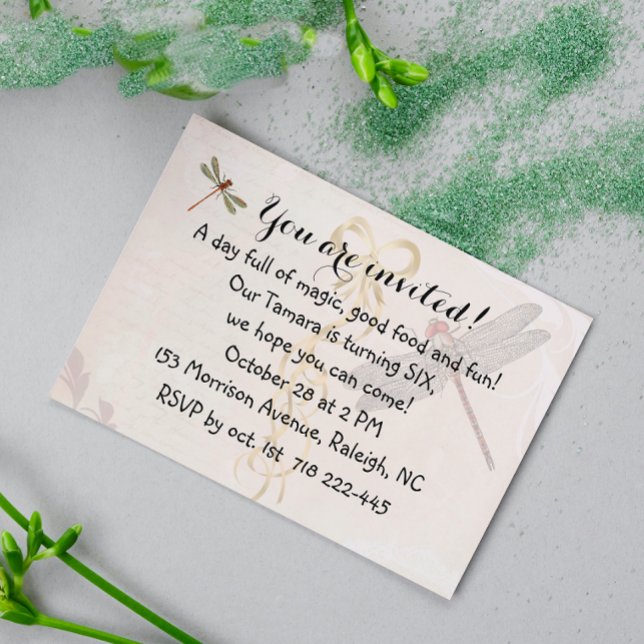 Invitation des libellules d'anniversaire (Créateur téléchargé)