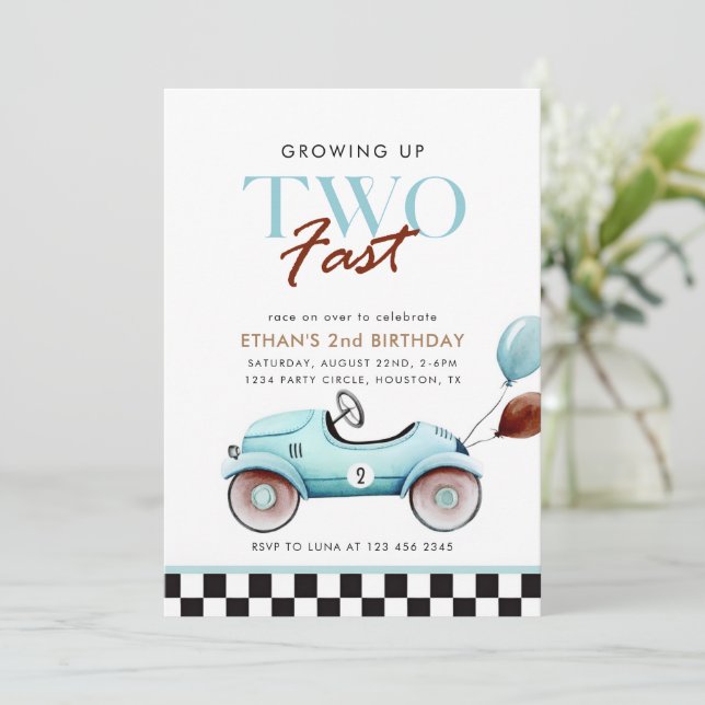 Invitation DEUX Fast Race Car 2e anniversaire Blue boy (Debout devant)