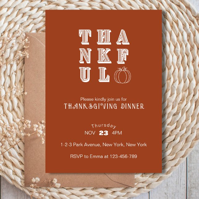Invitation Dîner d'action de grâces minimaliste moderne (Boho Minimalist Elegant Thanksgiving Dinner Party Invitation. Simple rustic typography design. )