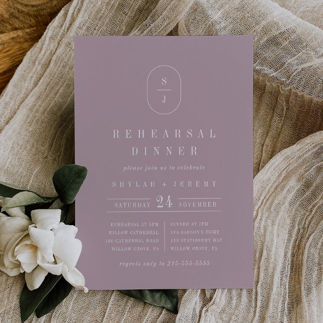 Invitation Dîner de répétition du monogramme géométrique SHYL (SHYLAH Geometric Lilac Monogram Rehearsal Dinner Invitation)