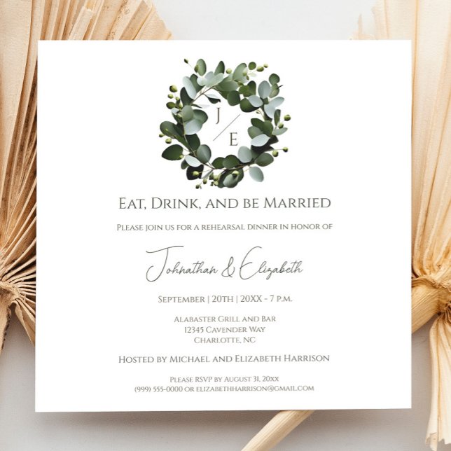 Invitation Dîner de répétition moderne Monogram Eucalyptus Wr (White Modern Monogram Eucalyptus Wreath Wedding Rehearsal Dinner Invitation)