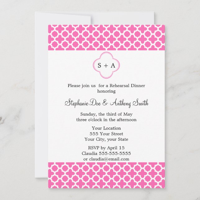 Invitation Dîner de répétition Monogram Hot Rose Quatrefoil (Devant)