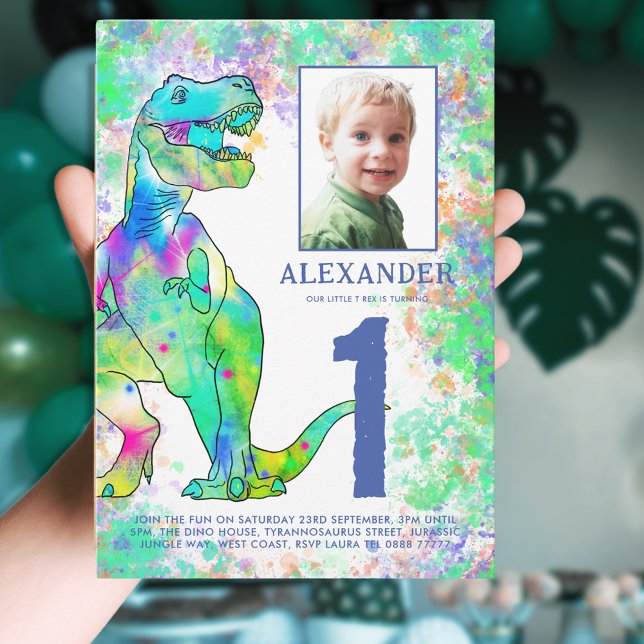 Invitation Dinosaur Aquarelle 1ère fête d'anniversaire (Colorful dinosaur 1st birthday party invitation with photo template and watercolor splash T-Rex dino)