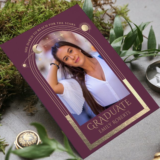 Invitation Diplôme Or Prune Soleil Lune Étoiles Photo de grad (Créateur téléchargé)