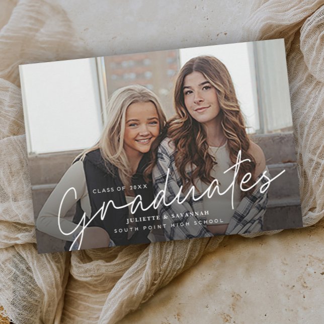 Invitation Diplômés multiples de script (Handwritten multiple graduates photo graduation invitations.)