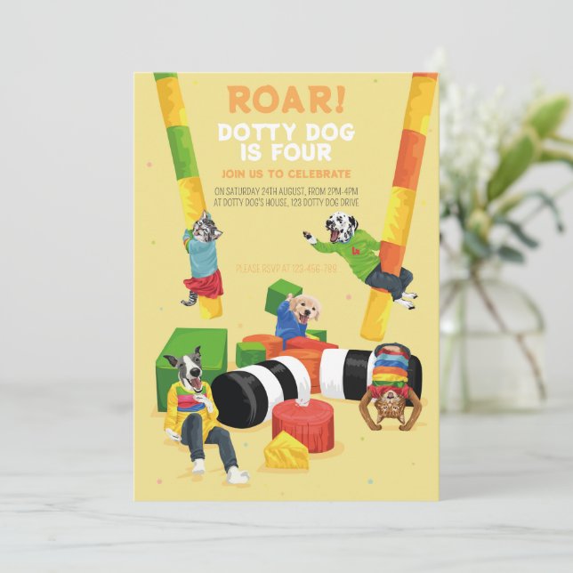 Invitation Dotty Dog Roar Soft Play 4Anniversaire (Debout devant)