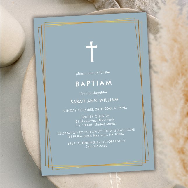 Invitation Dusty Blue Elegant Gold Typographie Croix Baptême (Dusty Blue Elegant Gold Typography Cross Baptism Invitation)