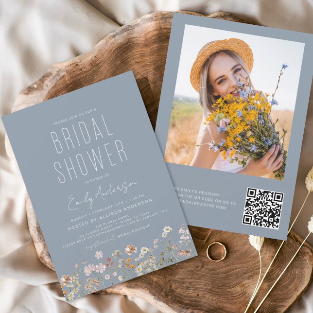 Invitation Dusty Blue QR Code Fleur sauvage Photo (Créateur téléchargé)