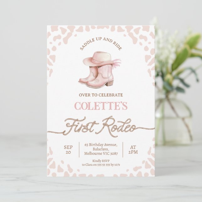 Invitation Dusty Pink Cowgirl Bottes Premier Rodéo 1er Annive (Debout devant)