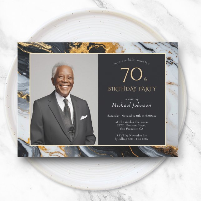 Invitation Elégant Black Gold Agate Photo 70e anniversaire (Elegant Black Gold Agate Photo 70th Birthday Invitation)