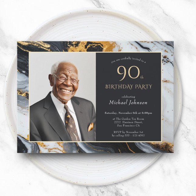 Invitation Elégant Black Gold Agate Photo 90e anniversaire (Elegant Black Gold Agate Photo 90th Birthday Invitation)