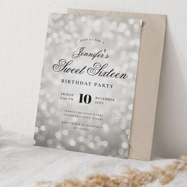 Invitation Élégant Bokeh éclaire Formal Script Sweet 16 Argen (Elegant Bokeh Lights Formal Script Sweet 16 Silver Invitation)