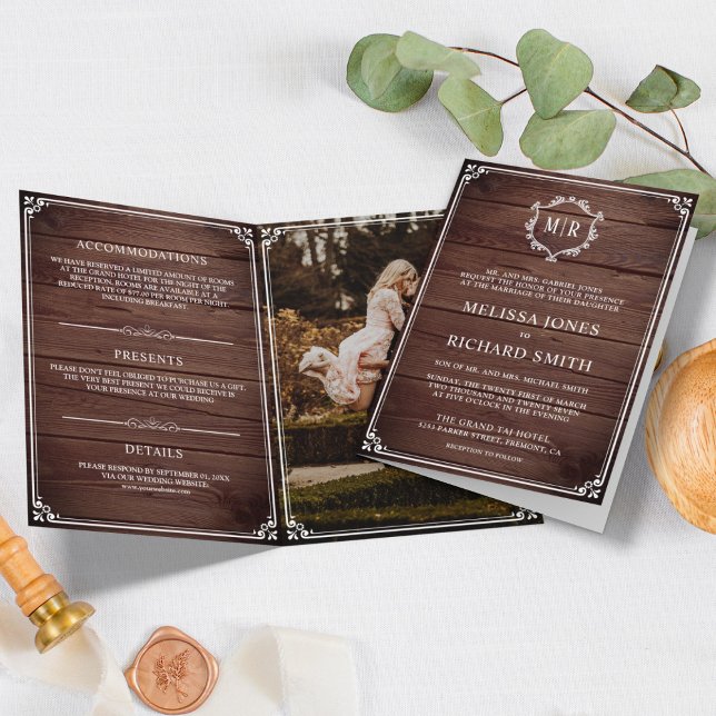 Invitation Élégant classique rustique grange Mariage Monogram (Créateur téléchargé)