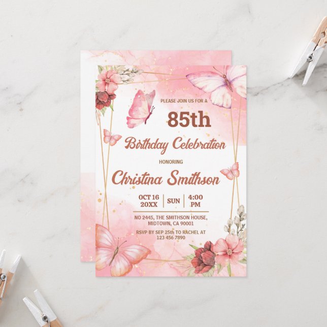 Invitation Elégant joli papillon rose floral 85e anniversaire (Devant/Arrière en situation)