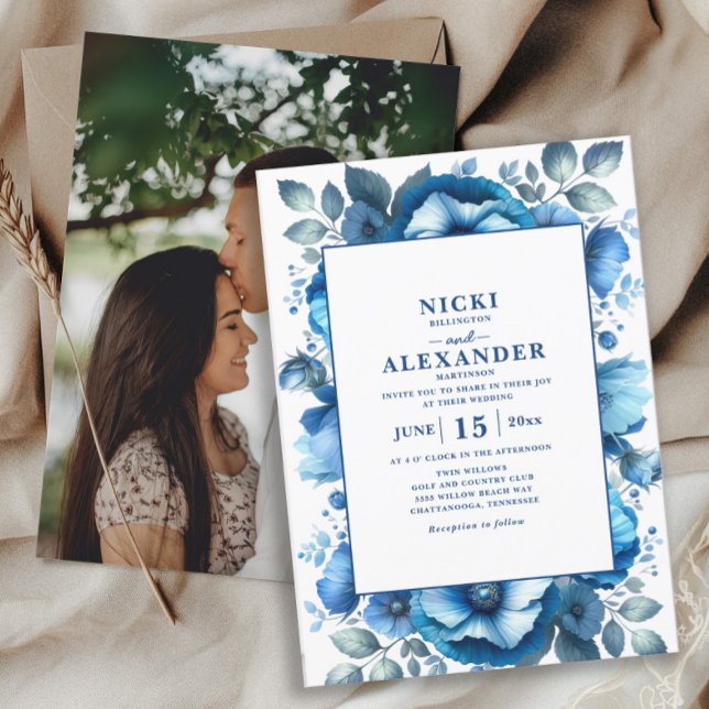 Invitation Elégant Mariage bleu floral blanc de la marine (Navy blue and white floral photo wedding invitation)