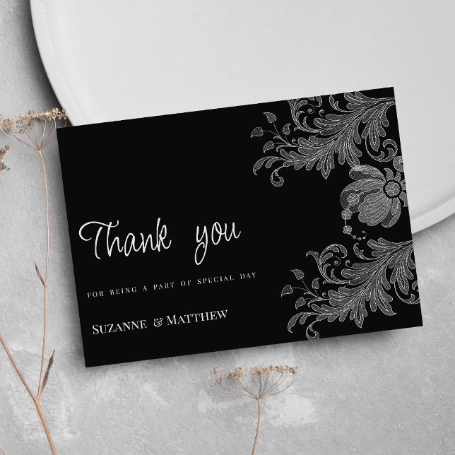 Invitation Elégant Merci en dentelle florale noir et blanc (Elegant black and white floral lace Thank You)