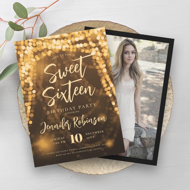 Invitation Élégant or String lumières Photo Sweet 16 (Elegant Gold String Lights Photo Sweet 16 Invitation)