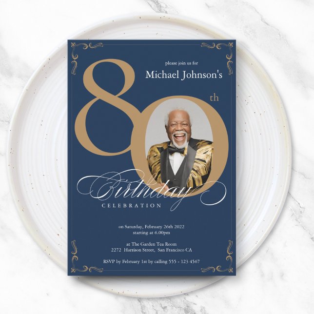 Invitation Elégant Photo Marine Blue Gold 80e anniversaire fê (Elegant Photo Navy Blue Gold 80th Birthday Party Invitation)