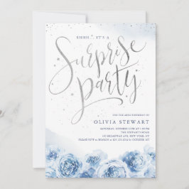 Invitation Elégant script bleu poussiéreux floral surprise an
