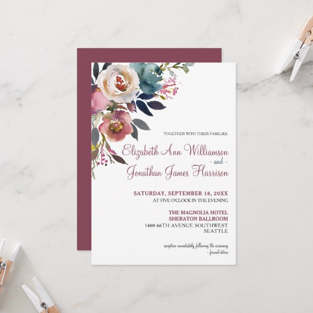 Invitation Elégant vin de Bourgogne Dusty Mariage Floral bleu (Devant/Arrière en situation)