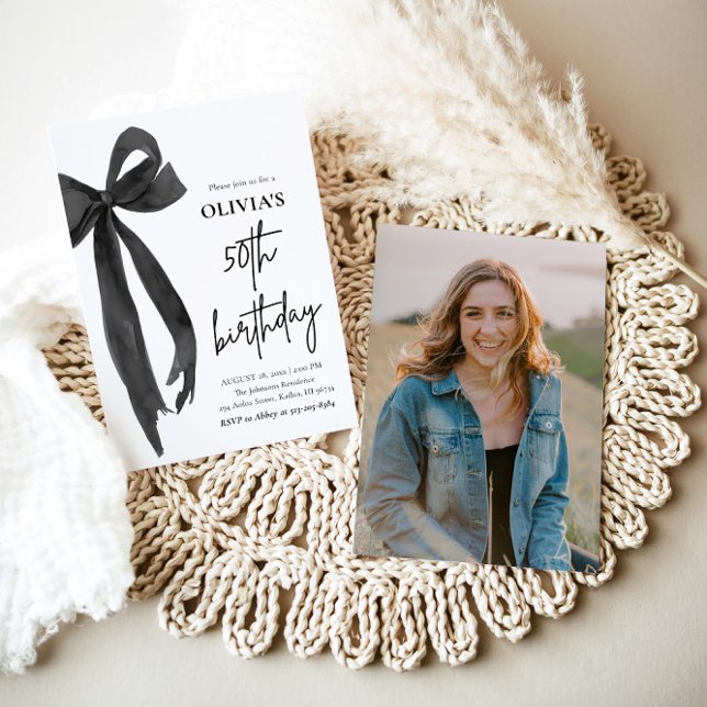 Invitation Elégante aquarelle Black Bow 50e fête d'anniversai (Watercolor Modern Elegant Coquette Black Bow Photo 50th Birthday Party Invitation)