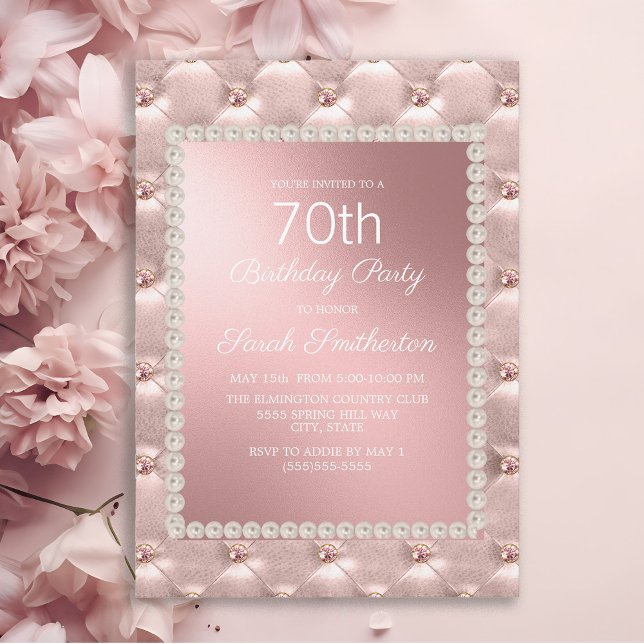 Invitation Elégante Blush Pink Blanc 70e fête d'anniversaire (Elegant pink tufted women's 70th birthday party invitation)