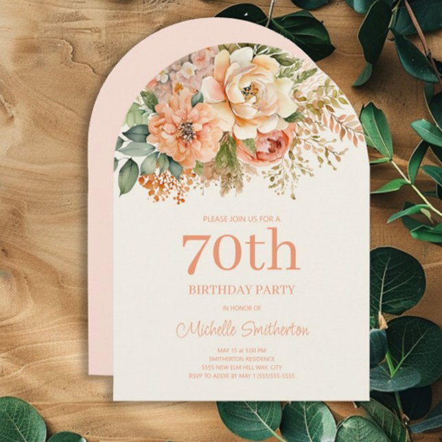 Invitation Elégante Crème de Pêche Florale 70e Anniversaire A (Peach and cream-colored watercolor floral arch-shaped 70th birthday party invitation)