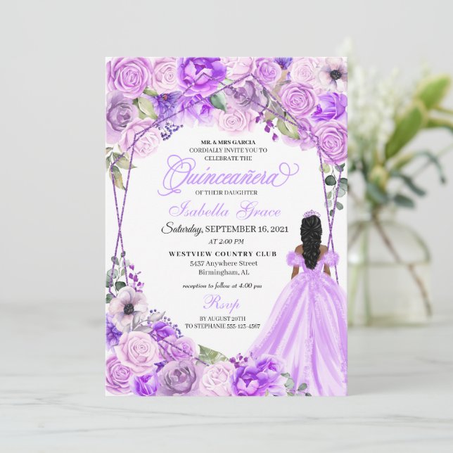 Invitation Elégante Lilac Purple Floral Quinceanera Invitatio (Debout devant)