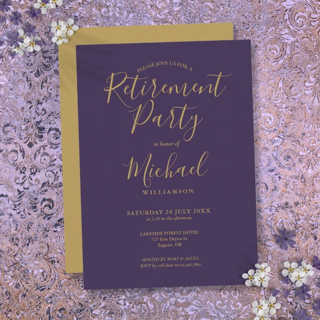 Invitation Élégante Partie De Retraite Purple Et Gold Script (Elegant Purple And Gold Script Retirement Party Invitation)