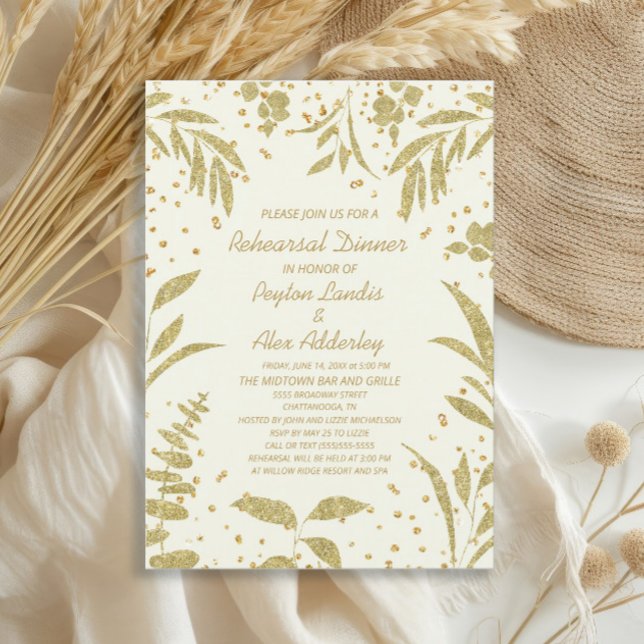 Invitation Élégante Parties scintillant d'or Feuilles Mariage (Gold leaves and glitter on cream-colored wedding rehearsal dinner invitation)
