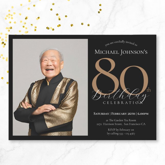 Invitation Elégante photo personnalisée Black Gold 80e annive (Elegant Custom Photo Black Gold 80th Birthday Invitation)