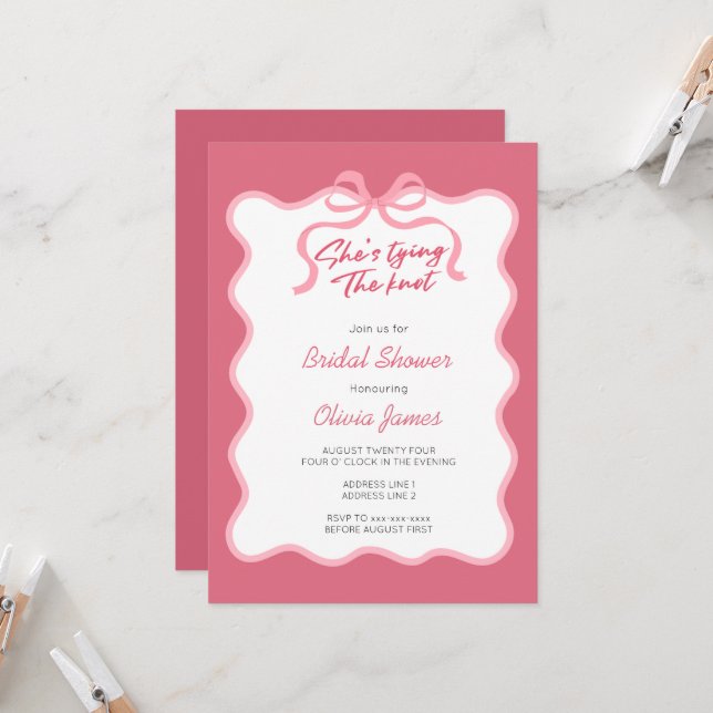 Invitation Elle attache la douche nuptiale du noeud (Devant/Arrière en situation)