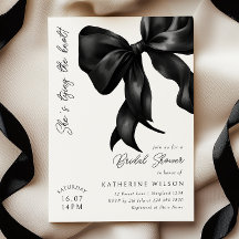 Elle est en train de nouer la Fête des mariées du