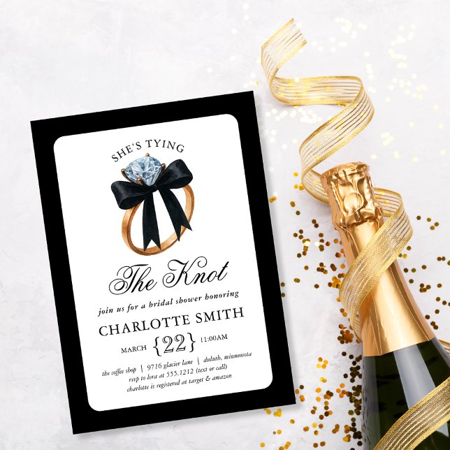 Invitation Elle noue la Fête des mariées de la ceinture de la (She’s Tying the Knot Black Bow Diamond Engagement Ring Bridal Shower Invitation)