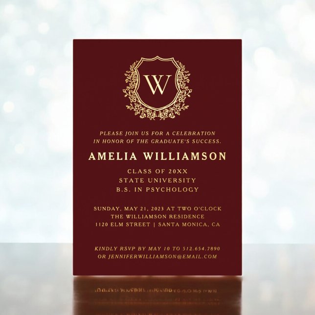 Invitation En Aluminium Burgundy Gold Crest Monogram Graduation Party (Créateur téléchargé)