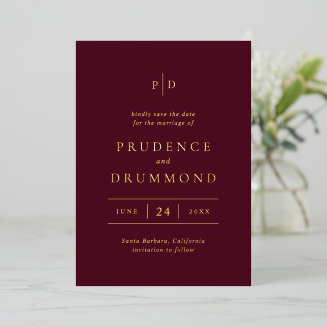 Invitation En Aluminium Deep Burgundy Classic Wedding Foil Save the Date (Debout devant)