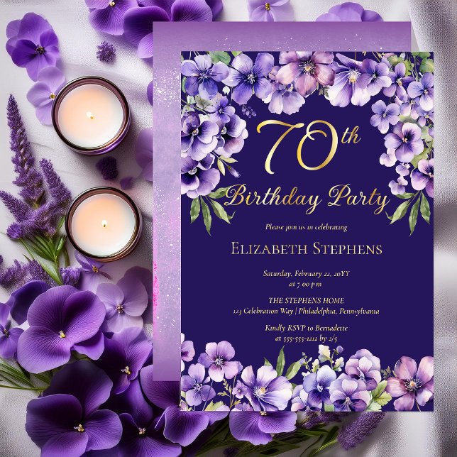 Invitation En Aluminium Élégante Violette violette Florale 70e fête d'anni (Elegant Purple Violets Floral 70th Birthday Party Gold Foil Invitation)