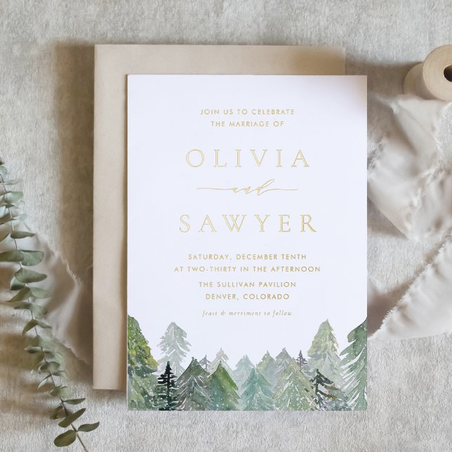 Invitation En Aluminium Forêt À feuillage persistant hivernale neige Maria (This gold foil wedding invitation features a snowy evergreen forest painted in soft watercolor tones)