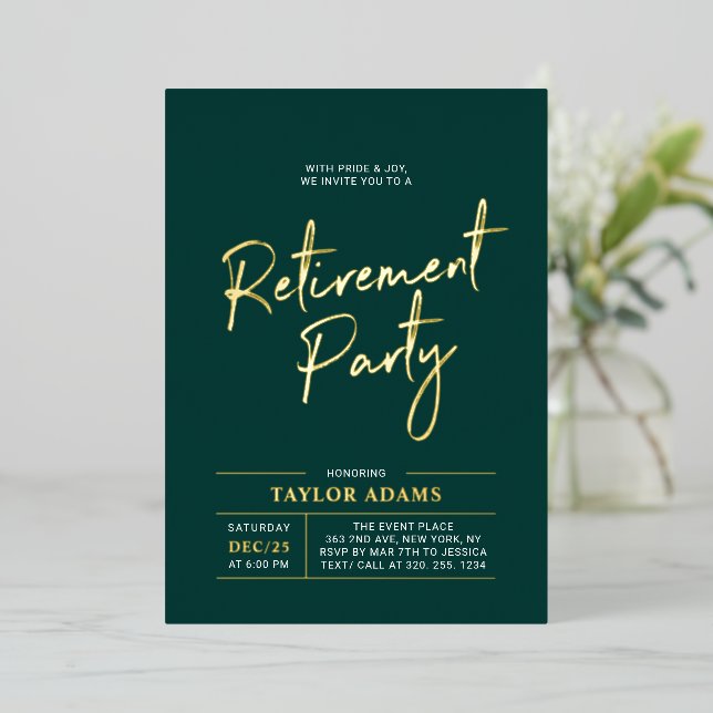 Invitation En Aluminium Gold & Green Moderne Brosse Script Retraite Party (Debout devant)