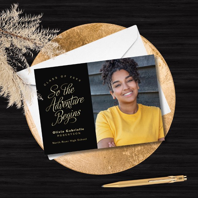 Invitation En Aluminium Gold Noir "So the Adventure Begin" Graduation (Créateur téléchargé)