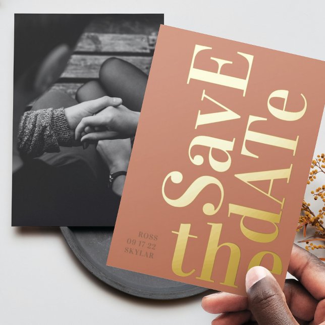 Invitation En Aluminium Monogram Dusty Orange Terracotta Enregistrer La Da (Créateur téléchargé)