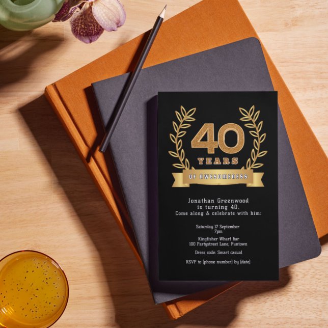 Invitation En Aluminium Premium '40 ans de beauté' noir & or (Stylish 40th birthday invitation, shown insiu on a desk with brown leather diary.)